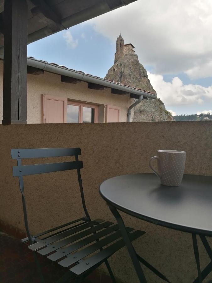 Studio avec balcon au pied du Rocher d'Aiguilhe Appartamento Le Puy-en-Velay Esterno foto